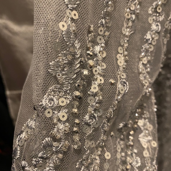 Elegant formal dress with detachable train. Brand new never been worn or altered - Picture 7 of 7